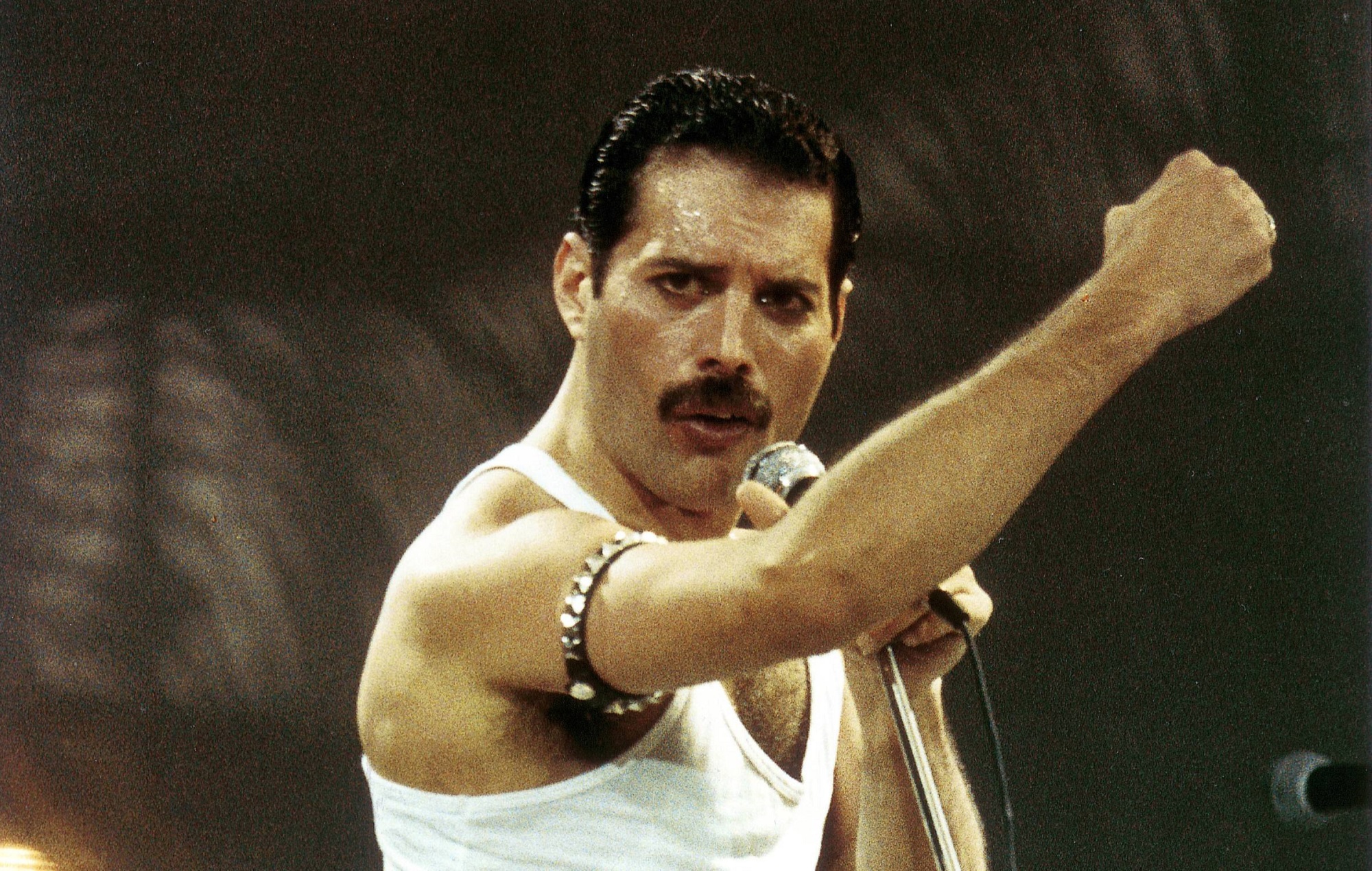 Heboh! Pemuda Asal Blitar Ditemukan Punya Suara Mirip Freddie Mercury, Diundang ke Queen Tribute di London