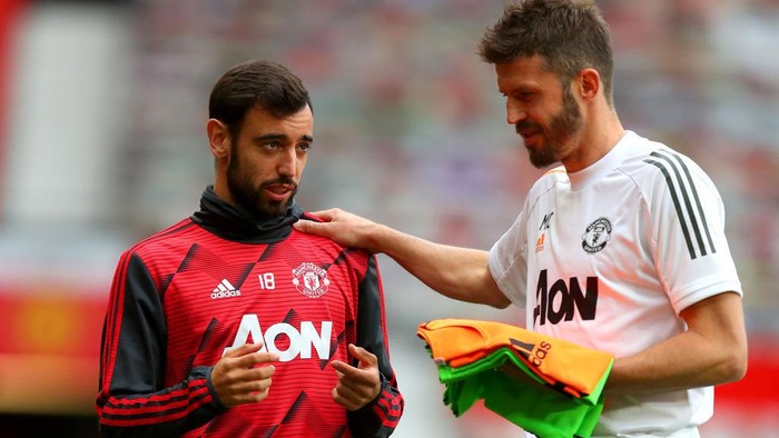 Manchester United Pertahankan Carrick, Bruno Fernandes Sambut Positif Keputusan Klub