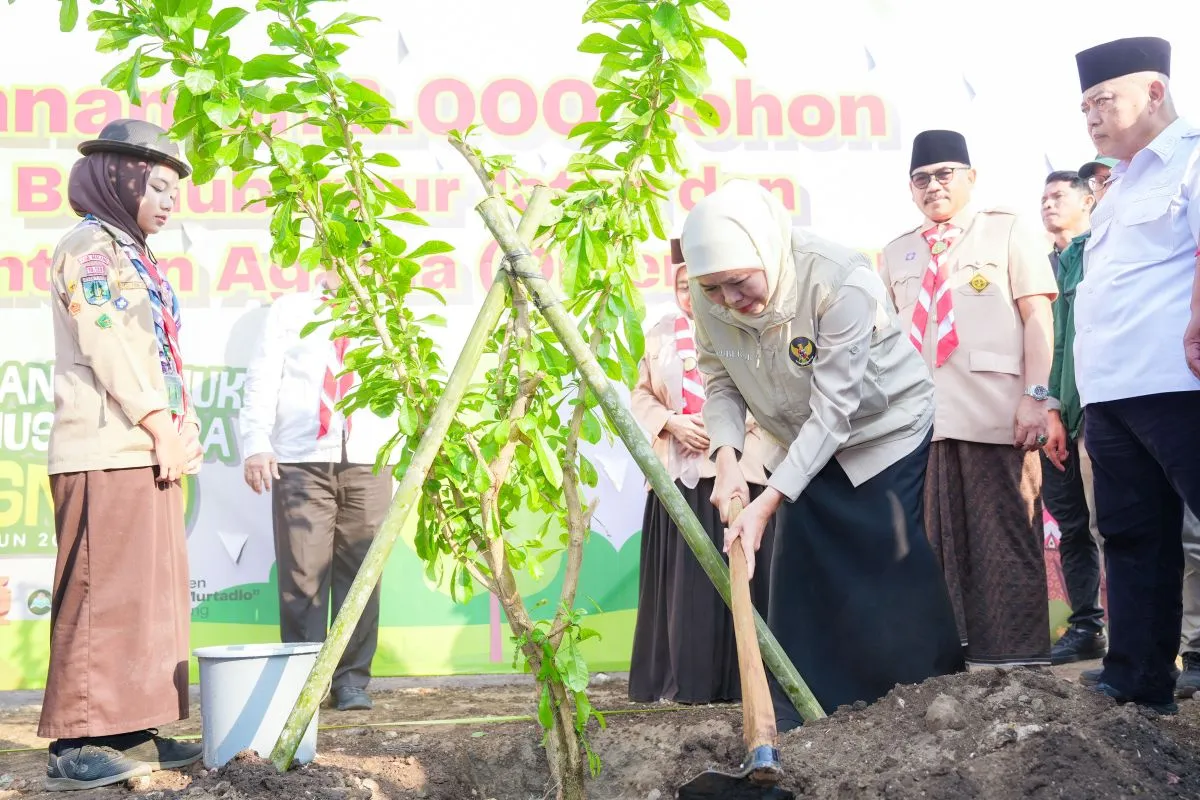 Khofifah Ajak Peserta PPSN VI Tumbuhkan Kepedulian Lingkungan lewat Gerakan Menanam