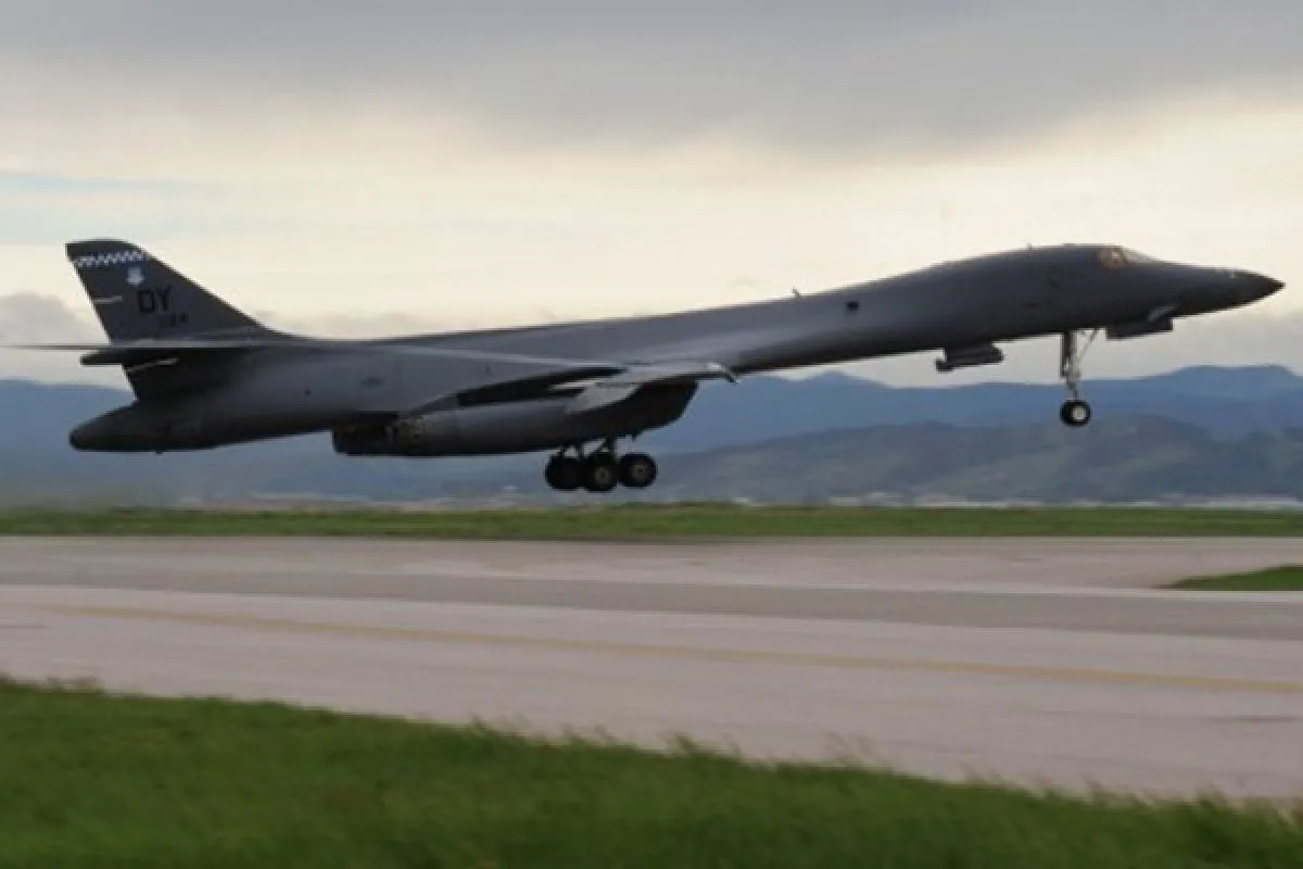Pesawat Pengebom B-1 AS Ditarik dari Pangkalan Inggris di Tengah Ancaman Keamanan
